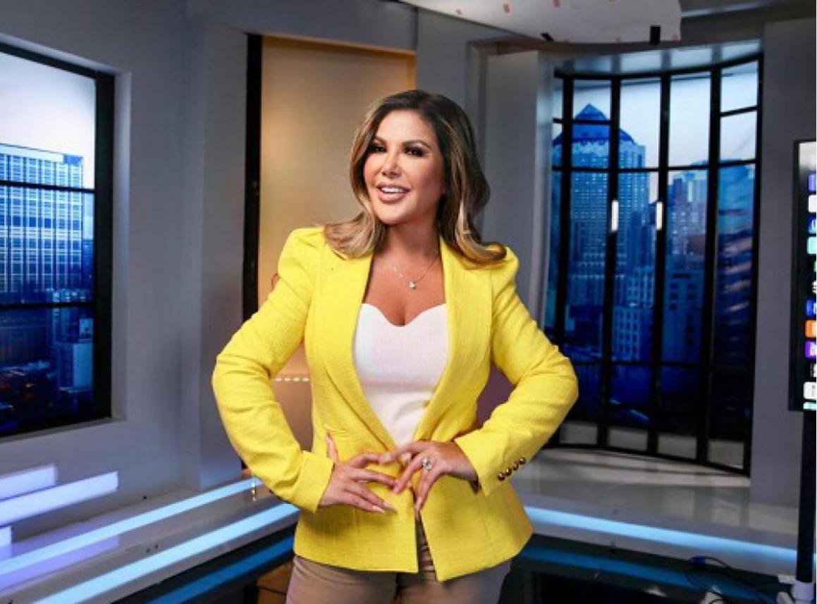 Adriana joven en oficina